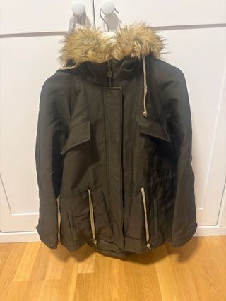 Cazadora Desigual verde militar con capucha