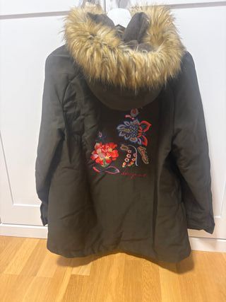 Cazadora Desigual verde militar con capucha