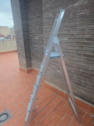 Escalera Aluminio Plegable 6 Peldaños