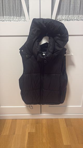 Chaleco acolchado con capucha Zara Talla Única