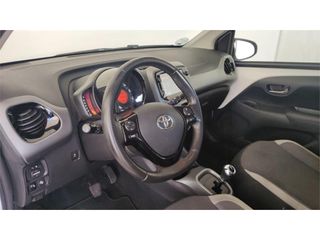 TOYOTA Aygo 5 Puertas x-play 70 Automático (x-shift)