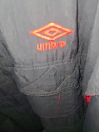 Chaqueta Umbro Negra y Roja
