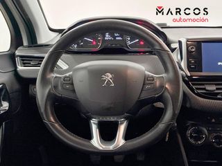 Peugeot 2008 Signature PureTech 110 S&S 6 Vel. MAN