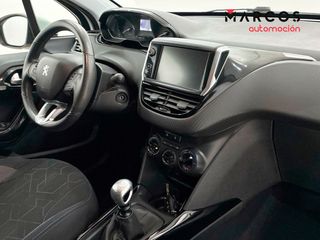 Peugeot 2008 Signature PureTech 110 S&S 6 Vel. MAN