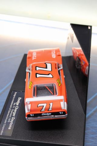 Dodge Charger Daytona nº 71 Champion 1970. Coche slot Carreras Evolution.