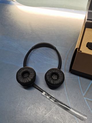 Auricular DECT inalámbrico dúo para llamadas Plantronics SAVI W720