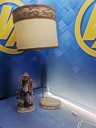 Lámpara de sobremesa con figura porcelana capodimonte