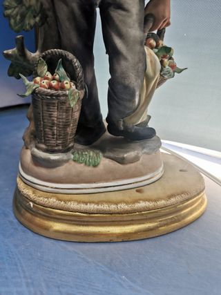 Lámpara de sobremesa con figura porcelana capodimonte