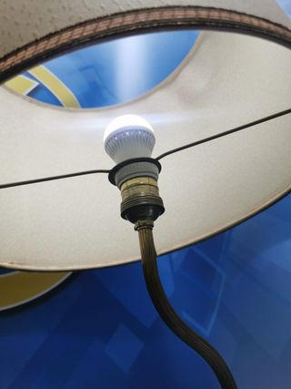 Lámpara de sobremesa con figura porcelana capodimonte