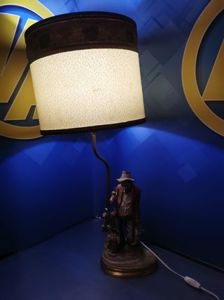 Lámpara de sobremesa con figura porcelana capodimonte