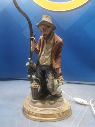 Lámpara de sobremesa con figura porcelana capodimonte