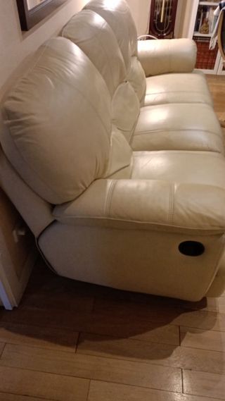Sofá relax de piel beige