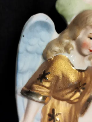 Antica acquasantiera angelo e agnello