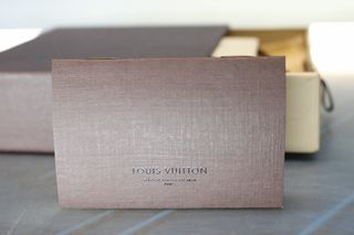 Louis Vuitton, Monogram Empreinte. Caja vacía de funda para iPhone.