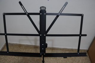 Atril soporte música pentagrama