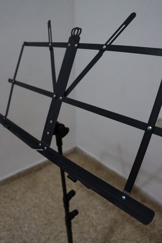 Atril soporte música pentagrama