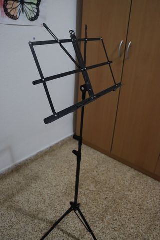 Atril soporte música pentagrama