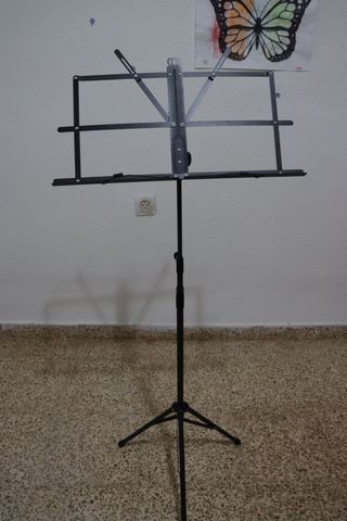 Atril soporte música pentagrama