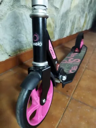 Patinete Oxelo rosa y negro