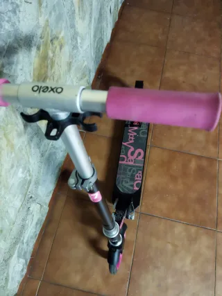 Patinete Oxelo rosa y negro