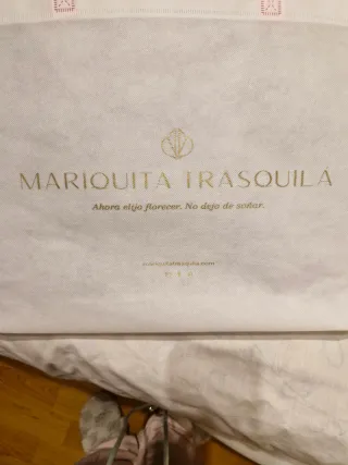 Estola de terciopelo rojo vino