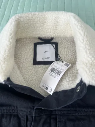 Cazadora vaquera negra Mango con borreguito