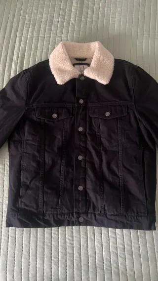 Cazadora vaquera negra Mango con borreguito