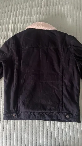 Cazadora vaquera negra Mango con borreguito