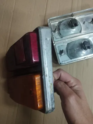 Pilotos traseros Seat 124 primera serie