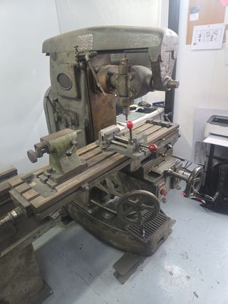 Fresadora y herramientas