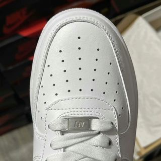Nike Air Force 1 Triple White Taglia 40 Stella