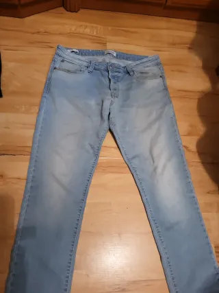 Lote 3 vaqueros hombre Xl y 2 camisas L.