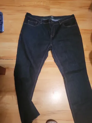 Lote 3 vaqueros hombre Xl y 2 camisas L.