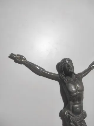 Antiguo Cristo de plomo