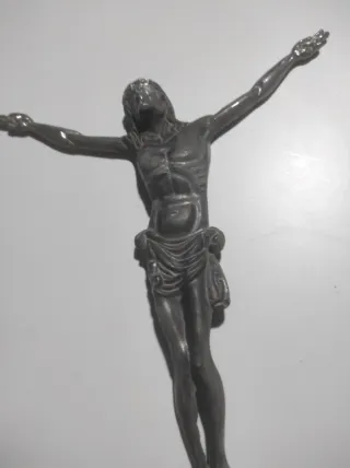 Antiguo Cristo de plomo
