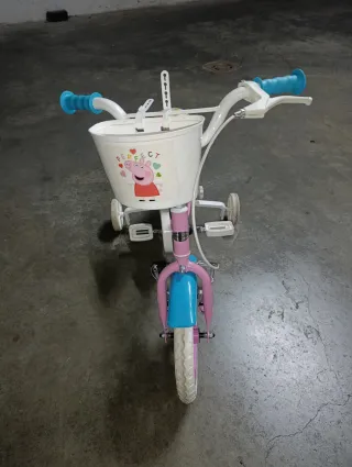 Bicicleta infantil Peppa Pig casi nueva