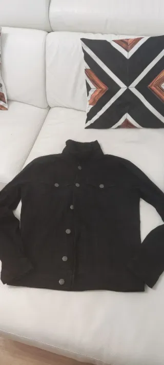 Cazadora vaquera negra