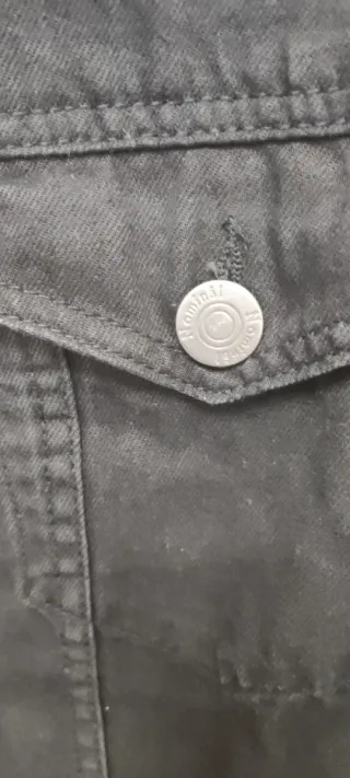 Cazadora vaquera negra