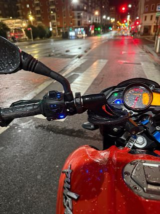 Moto Naranja y Negra
