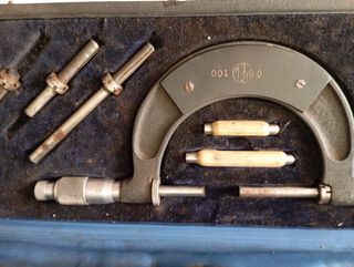 Micrómetro 0-100 mm con accesorios