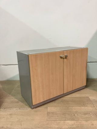 Armario bajo Steelcase madera y metal