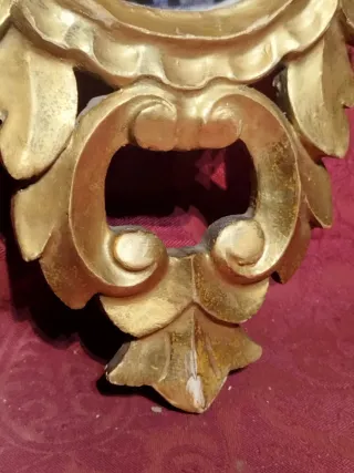 Espejo antiguo dorado con marco tallado