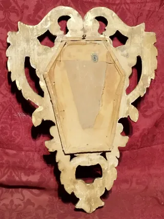 Espejo antiguo dorado con marco tallado