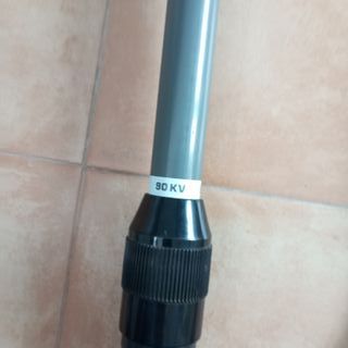 Pértiga con detector tesión.