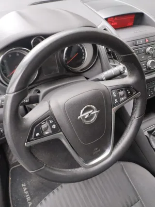 Opel Zafira Tourer 2013