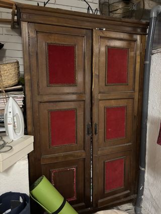 Mueble de madera con tela, es muy ligero.