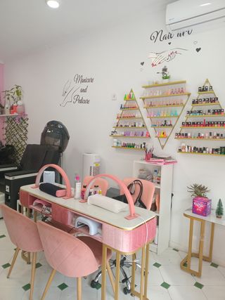 Se vende muebles para manicuristas