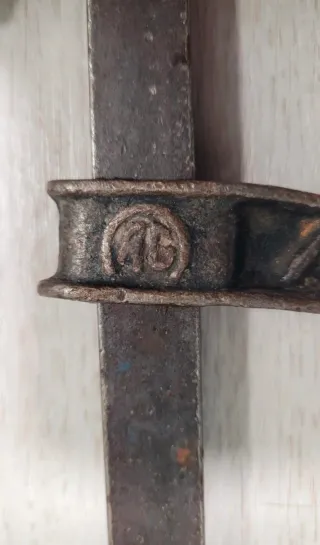 2 Sargentos de madera antiguos