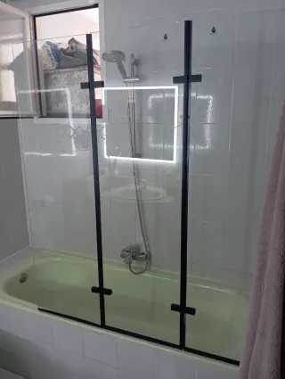 Mamparas, cristalería, aluminio y servicio manitas