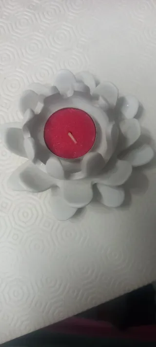 Portacandele bianco a forma di fiore